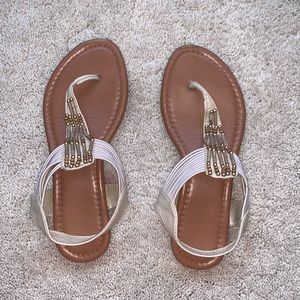 Tan thong sandals